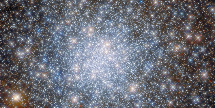 تصویر زیبای هابل از مرکز یک خوشه ستاره‌ای