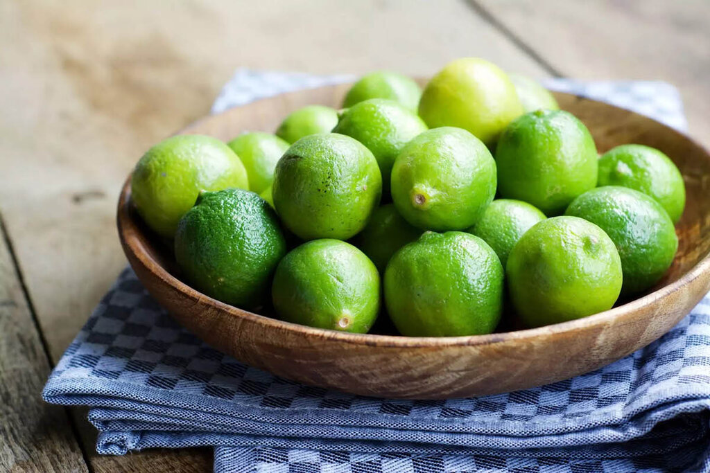 نگهداری لیمو ترش در فریزر | آسان‌ترین شیوه تازه نگه داشتن لیموترش برای طولانی مدت